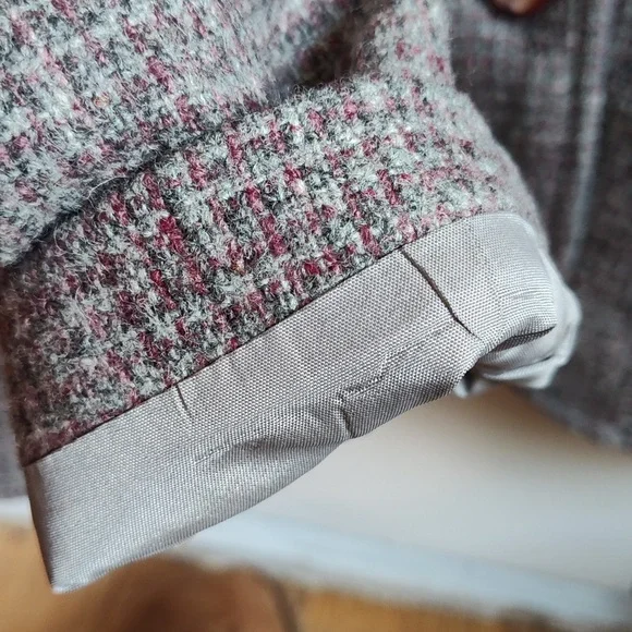 Vintage ladies tweed, wool blazer, size 13/14 Made in Uruguay. Fits like 6 or 8. - Picture 8 of 16